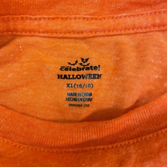 Way To Celebrate Ladies Halloween Orange Cat Sitting on Moon T-Shirt XL (16-18) - Picture 4 of 4